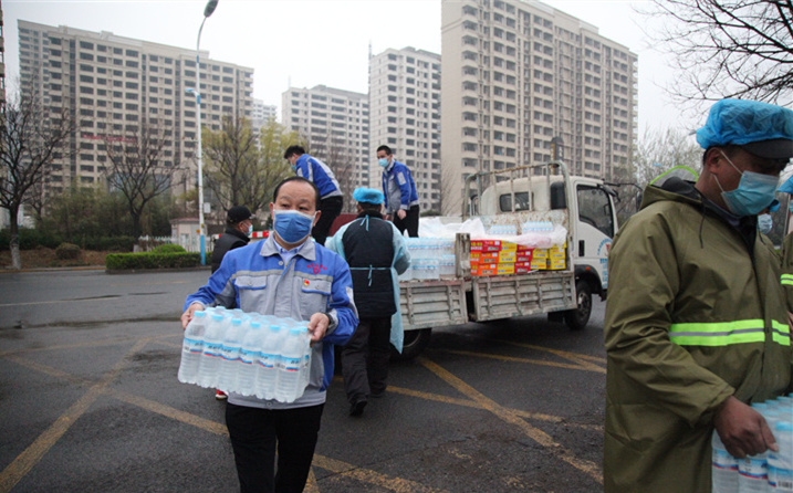 2月25日，山東金格瑞機械有限公司派代表來到齊魯師范學院捐贈防疫物資，保障校園防疫物品備足備齊，助力學校的疫情防控工作。