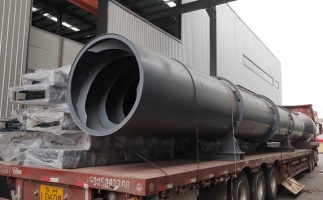 鋸末顆粒機(jī)裝車發(fā)貨，已做好安全防護(hù)