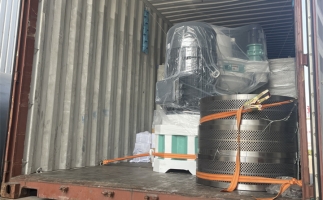 2套160kw鋸末顆粒機(jī)發(fā)往東南亞，生產(chǎn)線已裝車，準(zhǔn)備發(fā)貨